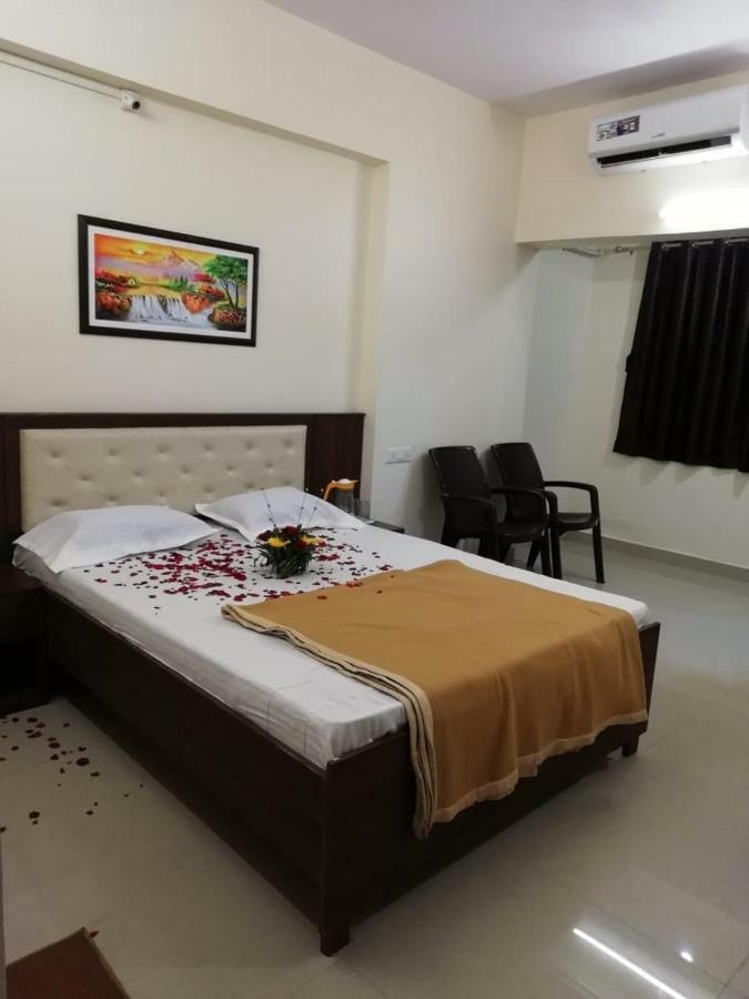 Maharaja Family Guest House Лонавла Екстер'єр фото